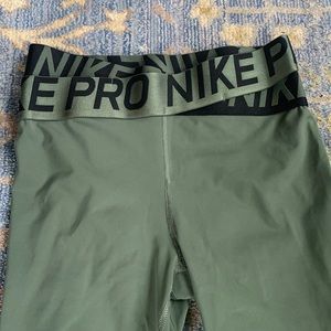 Green Nike cross waistband leggings